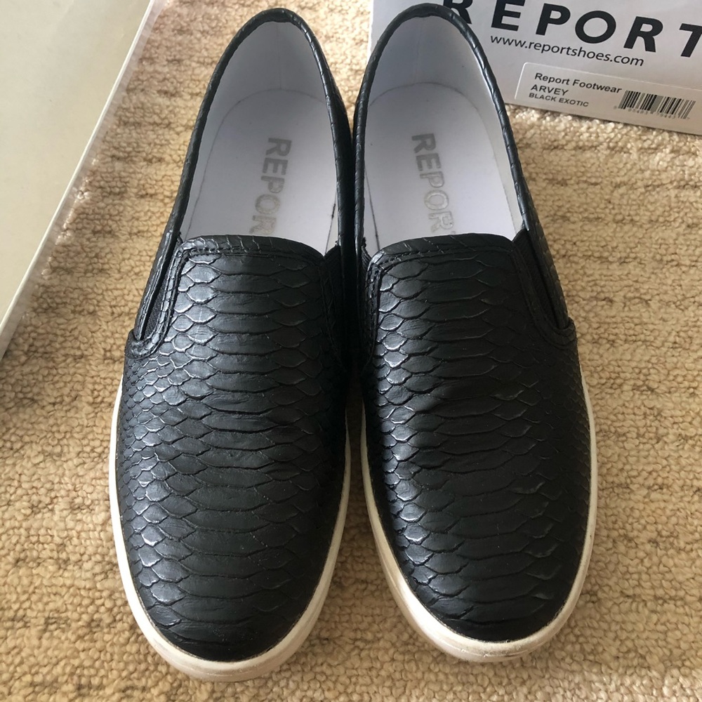 Report ‘Arvey’ Black exotic shoes. Size 7.5